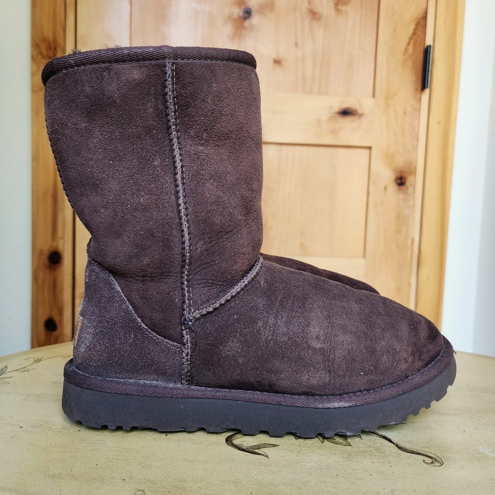UGG‎ Sz 8 Y2K Chocolate Brown Suede Classic Short Boots Mid Calf Early 2000s